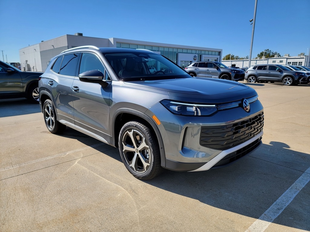 2026 Volkswagen Tiguan SE's photo
