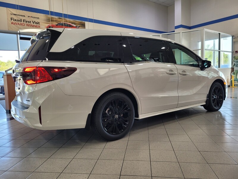 2026 Honda Odyssey Sport photo 3