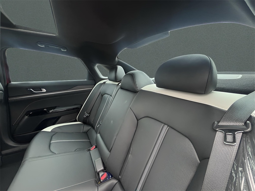 2025 Kia K5 GT-Line photo 14