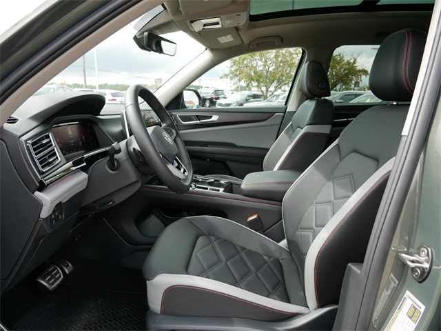 2025 Volkswagen Atlas Peak Edition photo 13