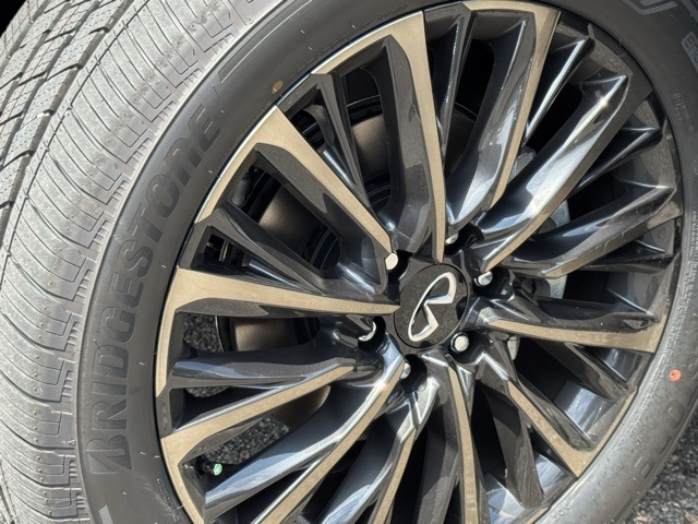 2026 Infiniti QX80 photo 7