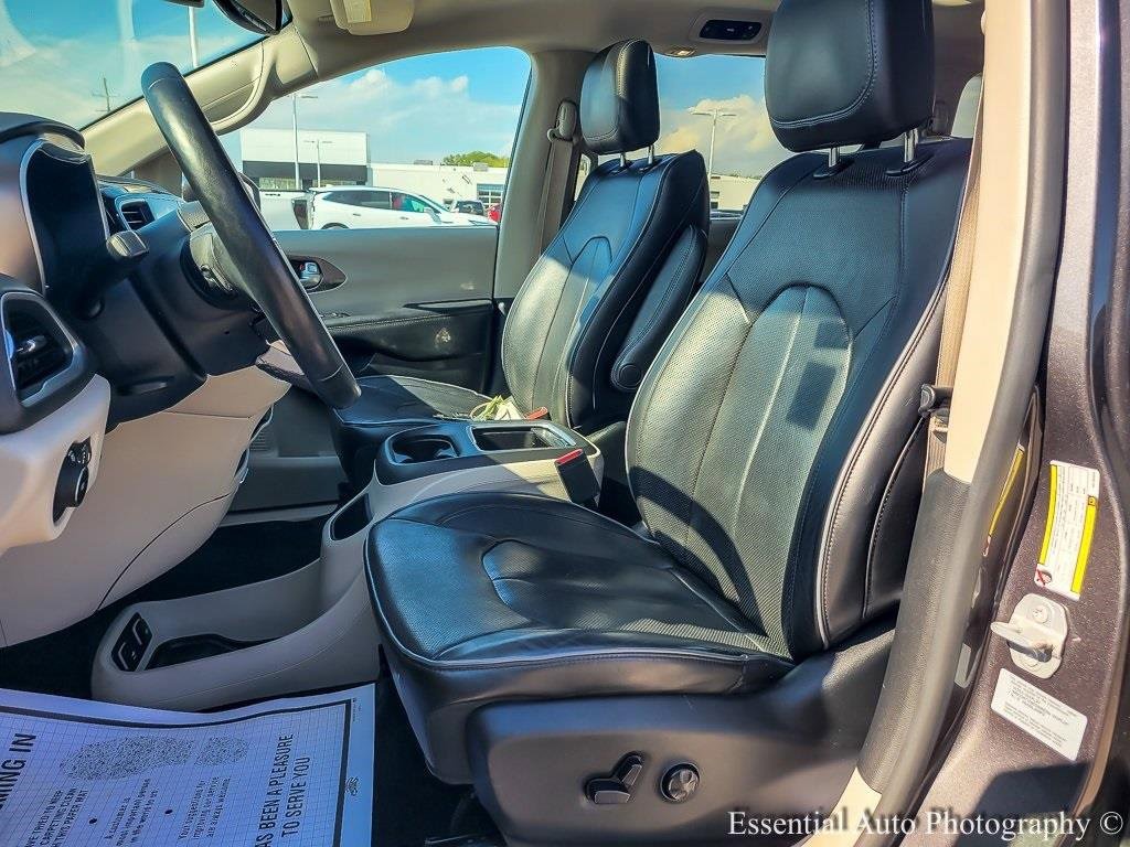 2017 CHRYSLER PACIFICA - Image 8