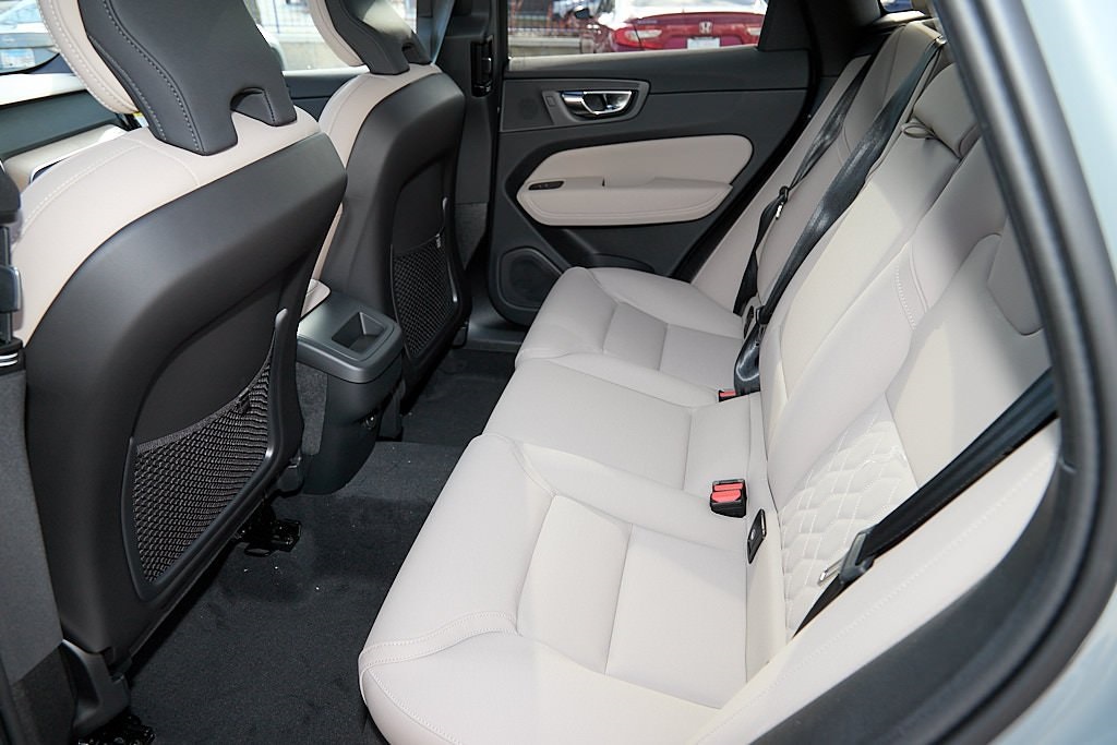 2026 VOLVO XC60 - Image 19