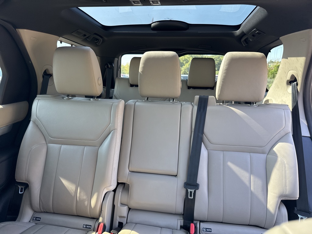 2020 Land Rover Discovery Landmark photo 16