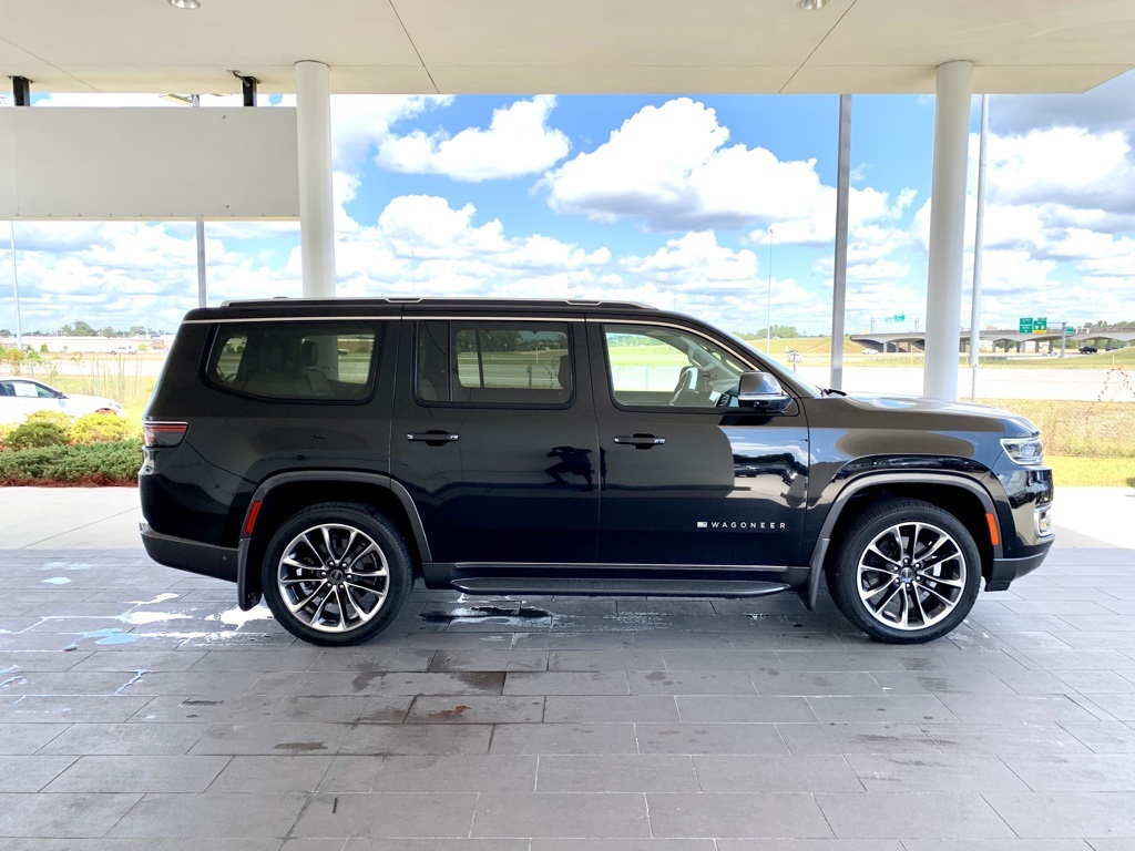 2022 Jeep Wagoneer Series II photo 2
