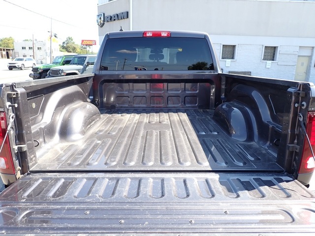 2022 Ram 1500 Classic Warlock photo 5