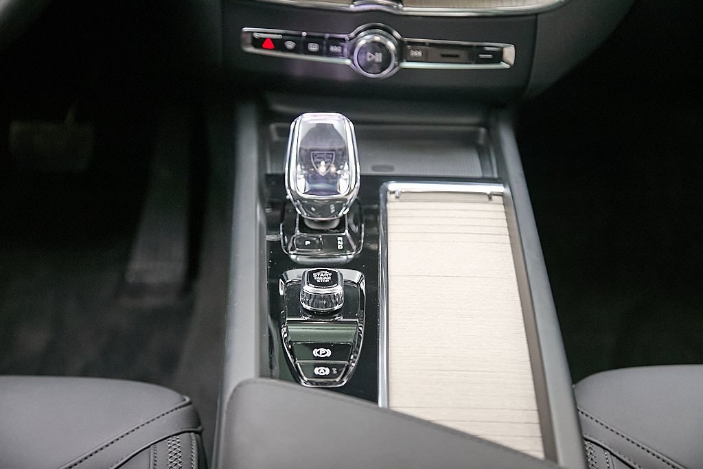 2026 VOLVO XC60 - Image 29