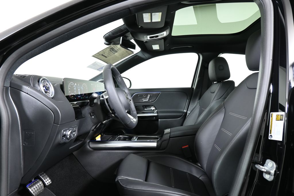 2025 Mercedes Benz GLA AMG 35 4MATIC photo 3