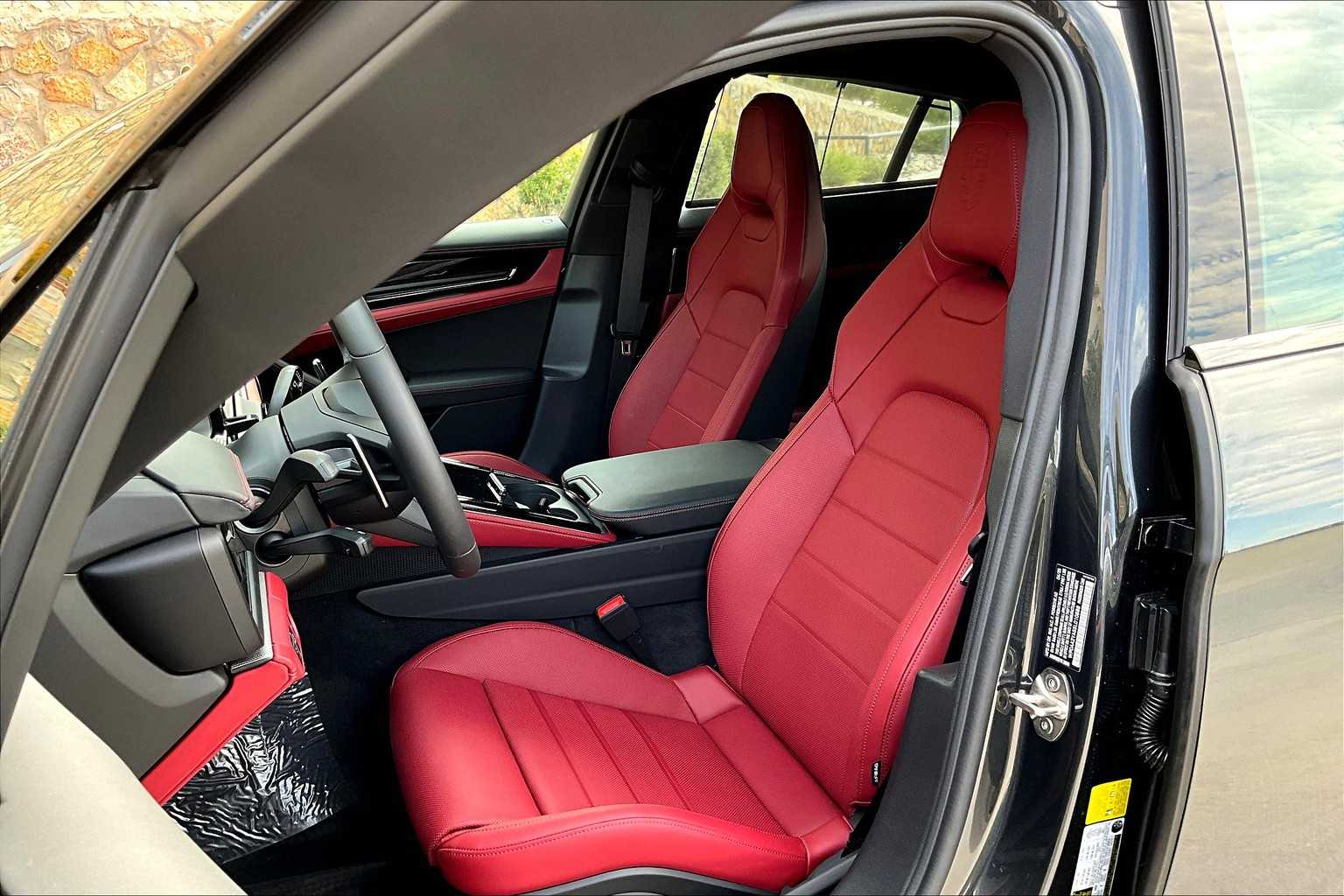 2025 Porsche Panamera 4 photo 5