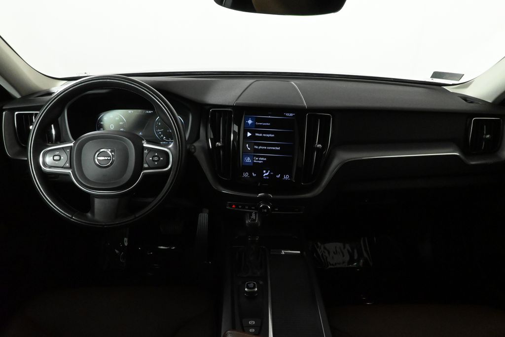 2018 Volvo XC60 T5 Momentum photo 17
