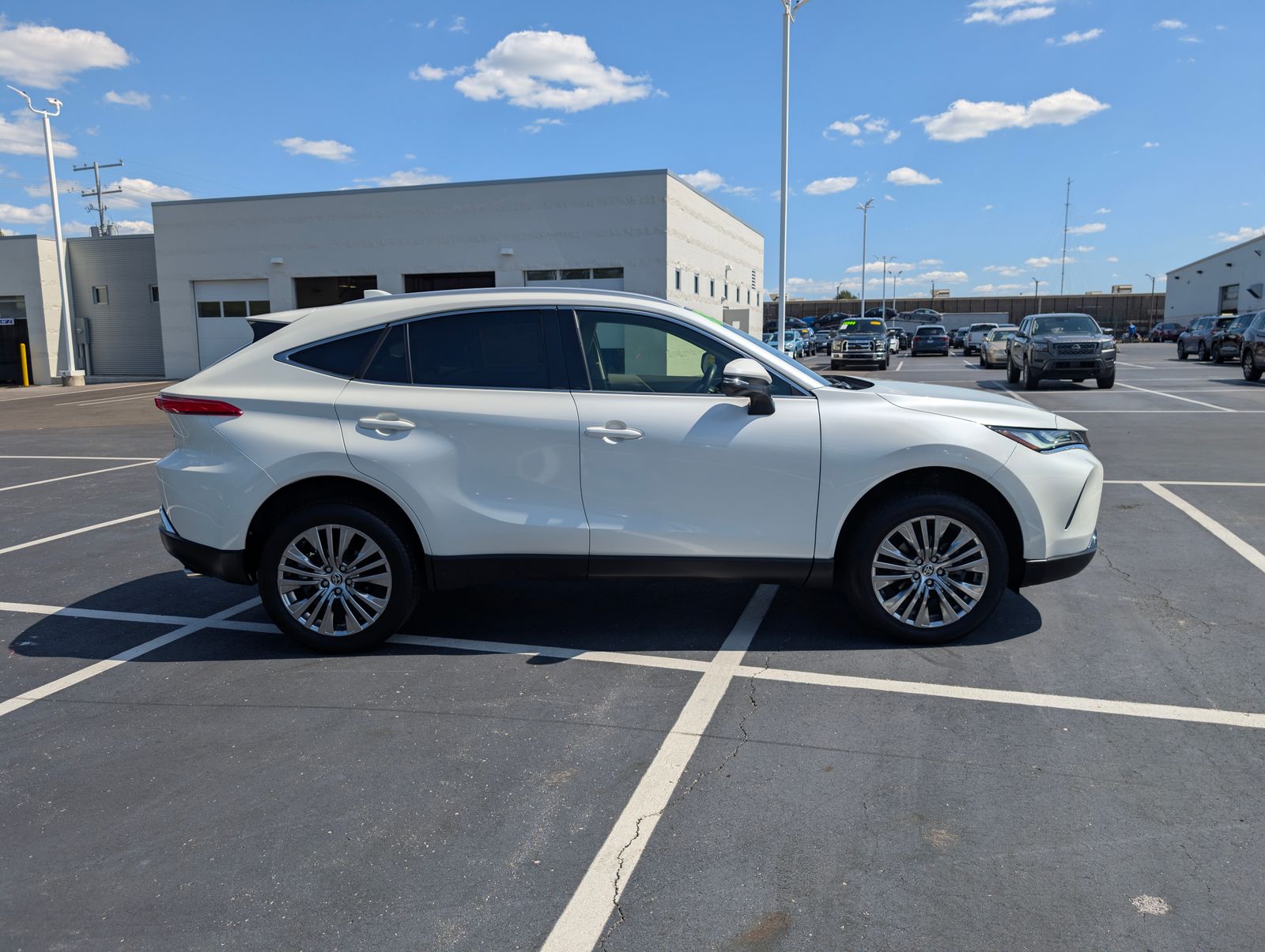 2022 Toyota Venza XLE photo 7