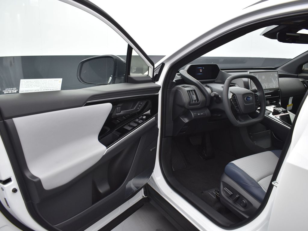 2025 Subaru Solterra Limited photo 5