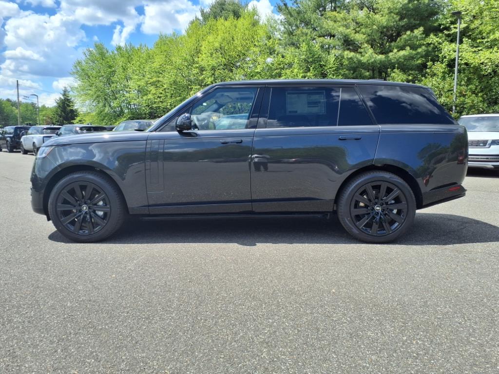 2025 Land Rover Range Rover SE photo 4