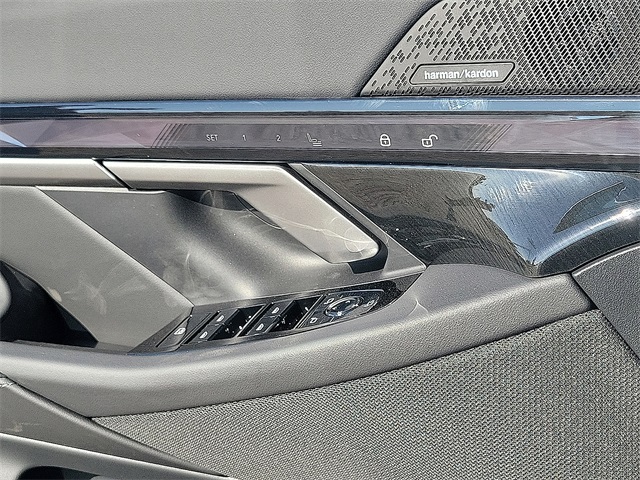 2026 Bmw 550e xDrive photo 20