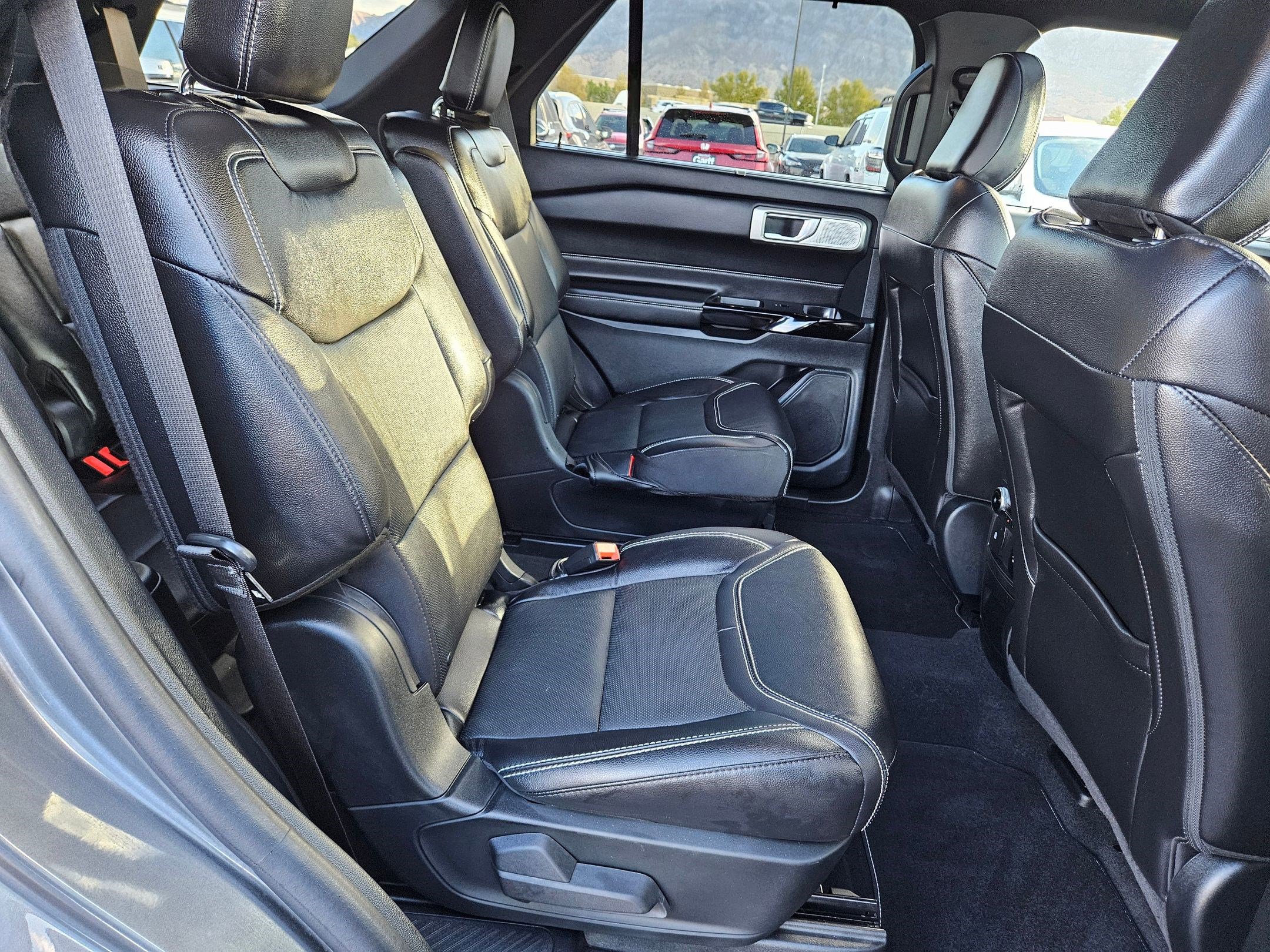 2023 Ford Explorer ST photo 29
