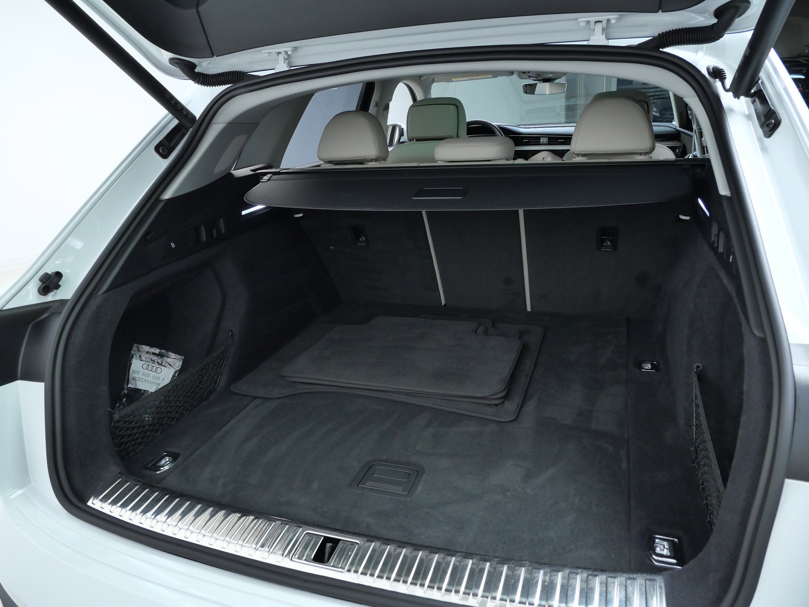 2024 Audi Q8 E-tron Premium Plus photo 5
