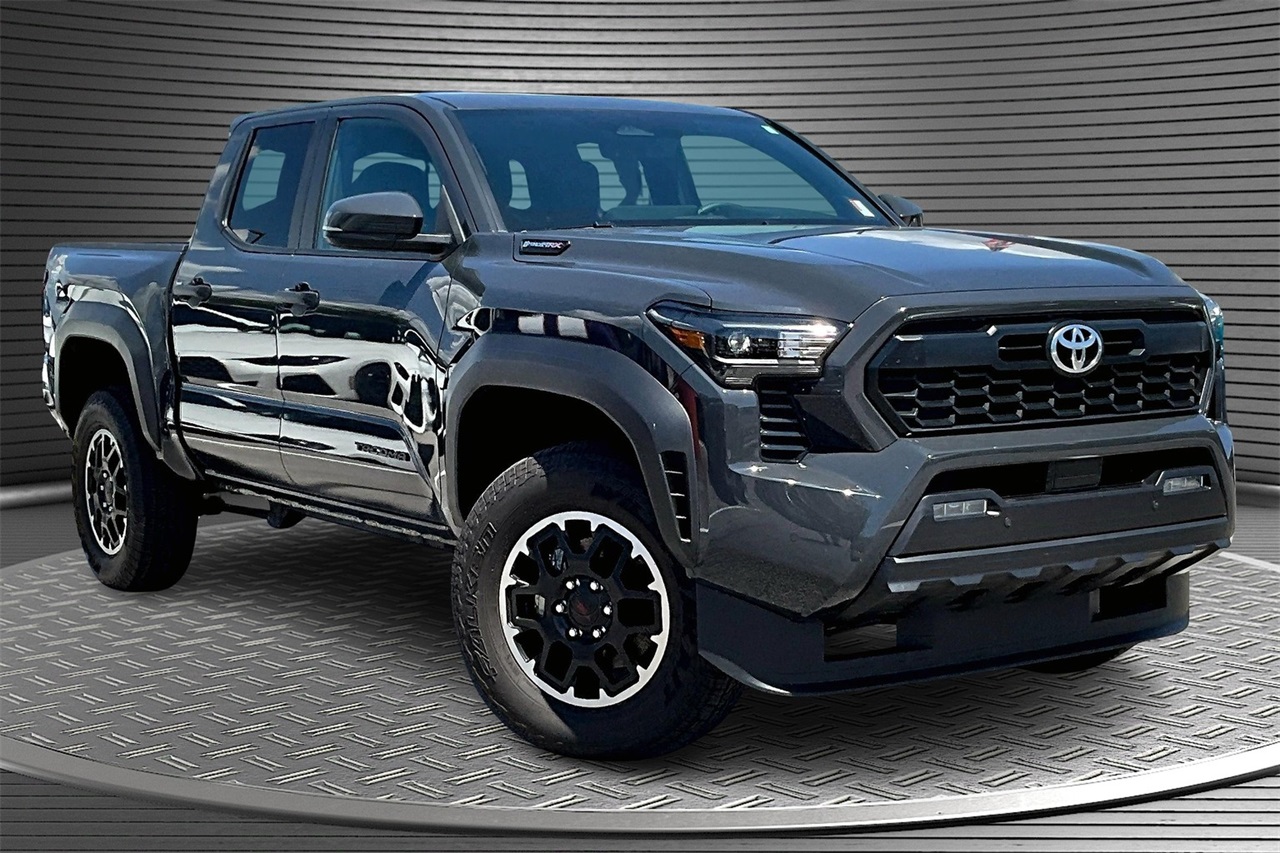 2024 Toyota Tacoma TRD photo 3