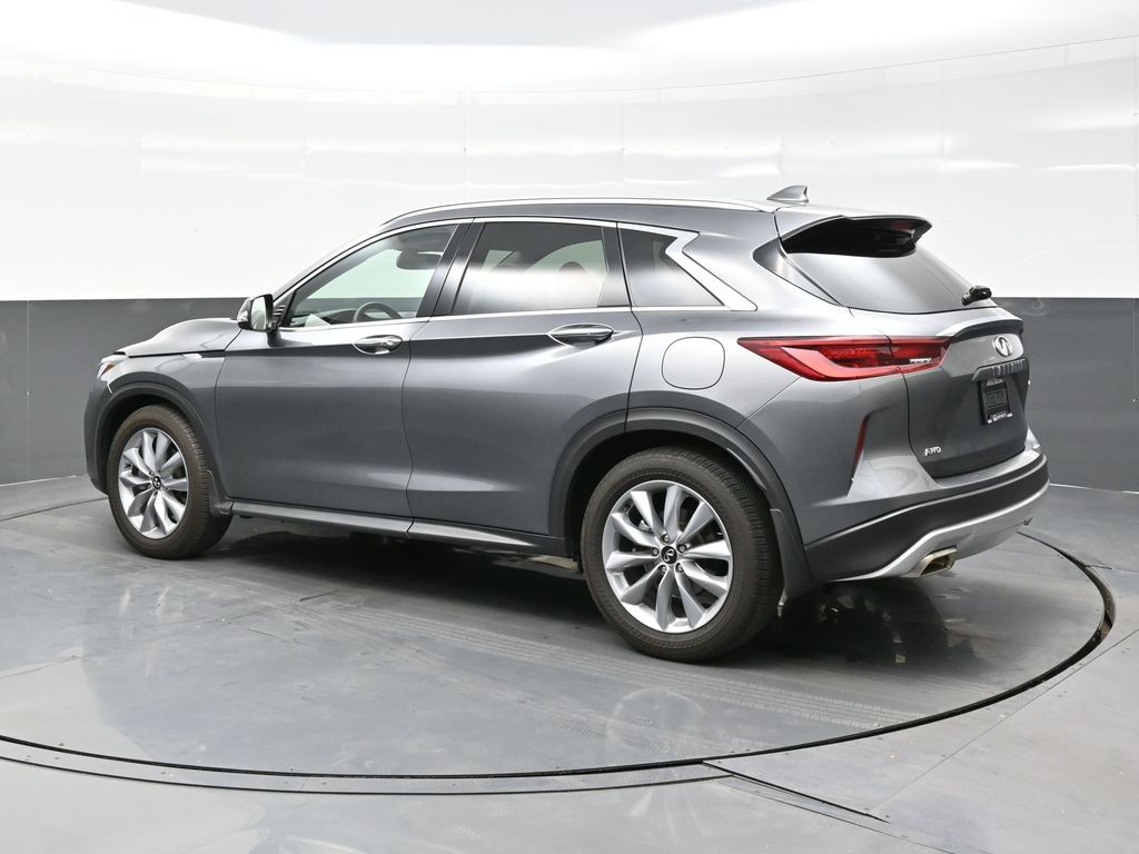 2022 Infiniti QX50 Luxe photo 3