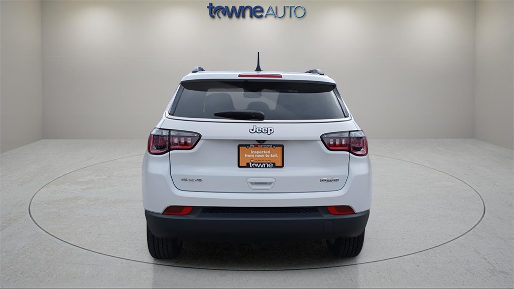 2022 Jeep Compass Latitude photo 3