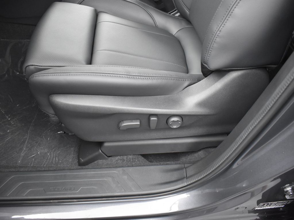 2025 Subaru Ascent Onyx Edition Touring photo 11