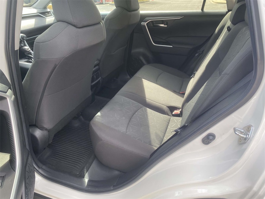 2022 Toyota RAV4 XLE photo 9