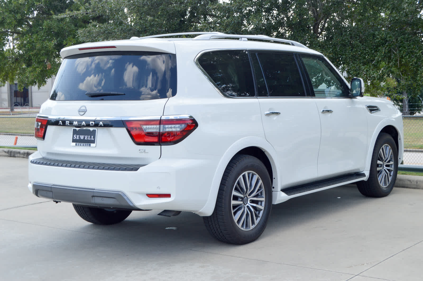 2024 Nissan Armada SL photo 4