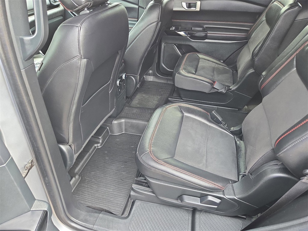 2024 Ford Explorer ST-Line photo 28