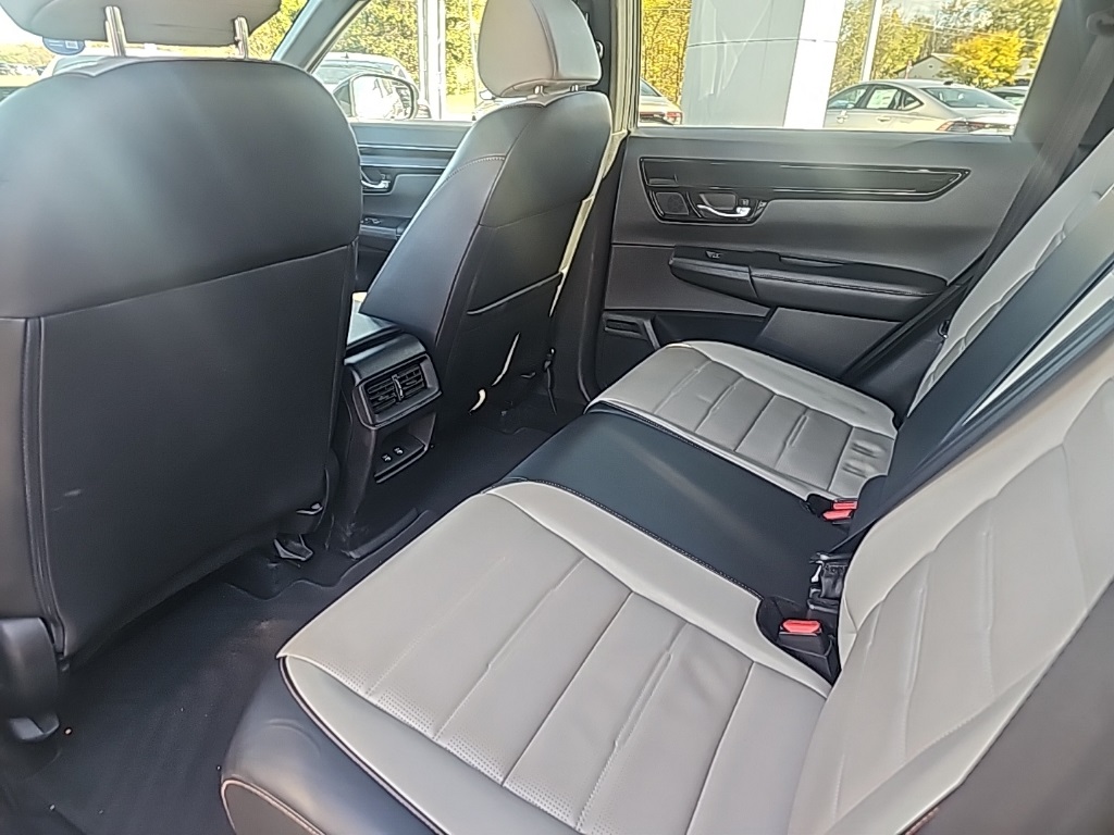 2024 Honda CR-V Hybrid Sport Touring photo 4