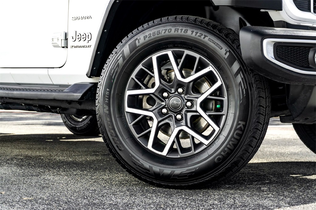 2024 Jeep Wrangler Sahara photo 2