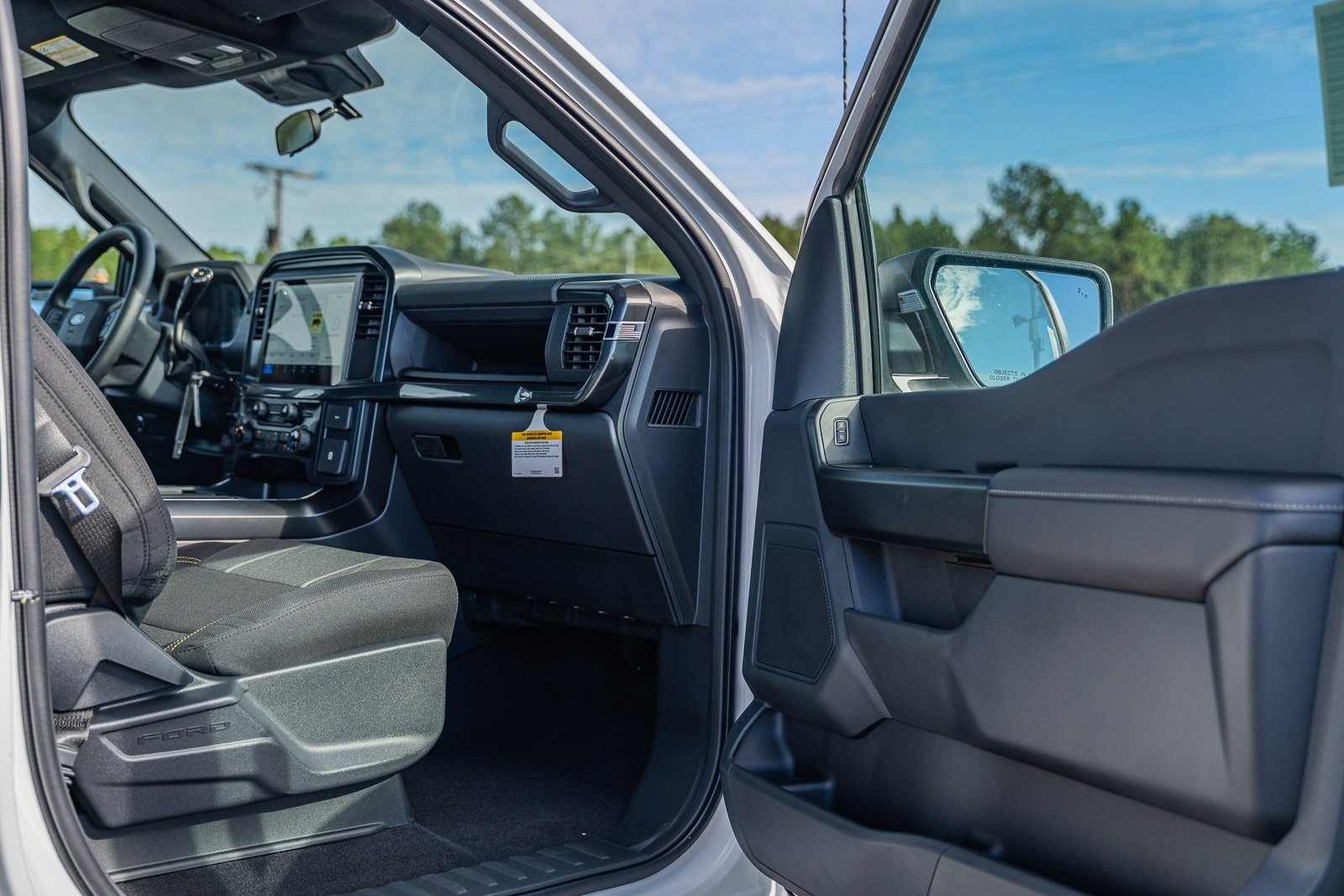 2025 Ford F-150 STX photo 9