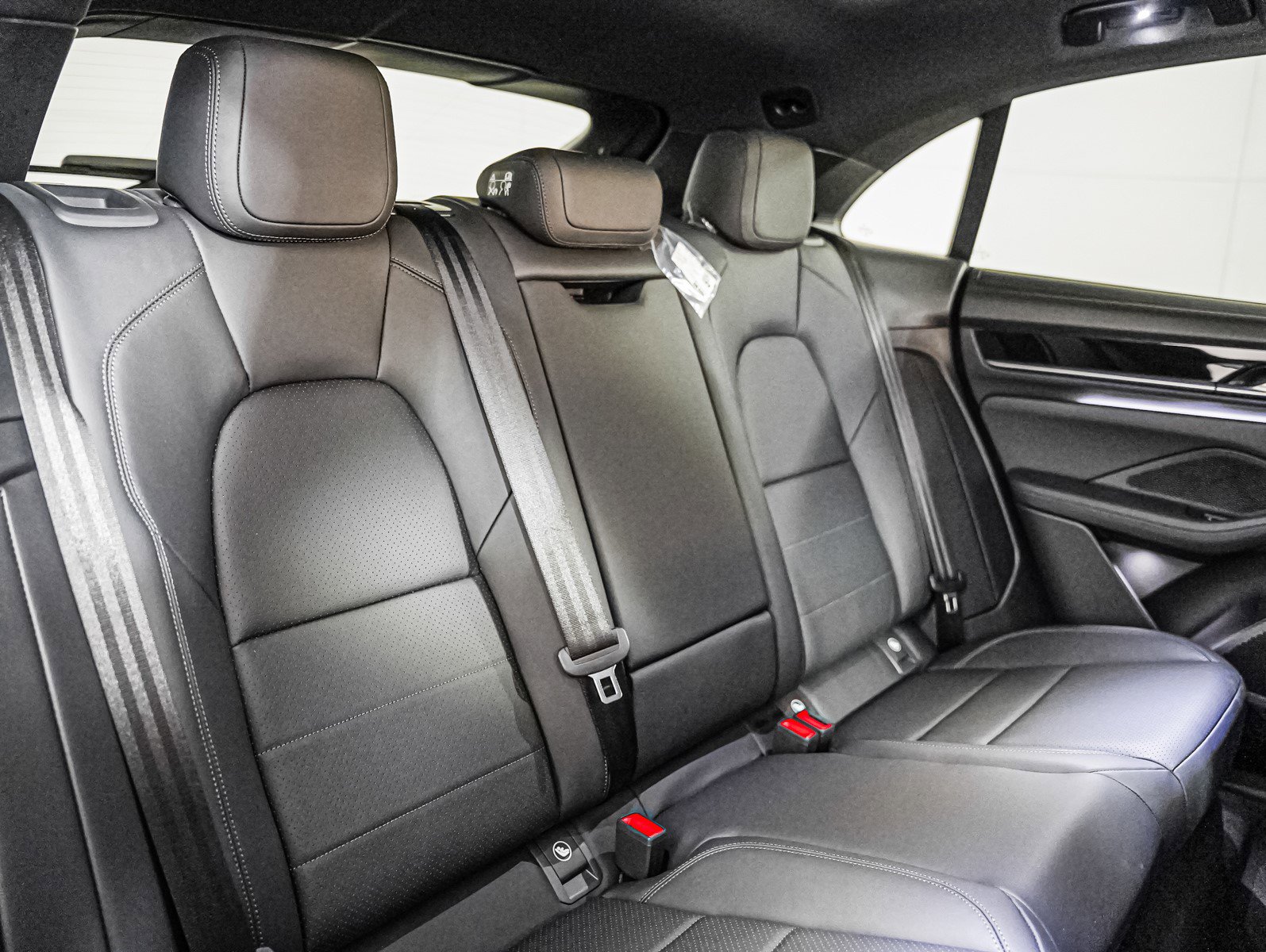 2025 Porsche Macan Electric photo 5