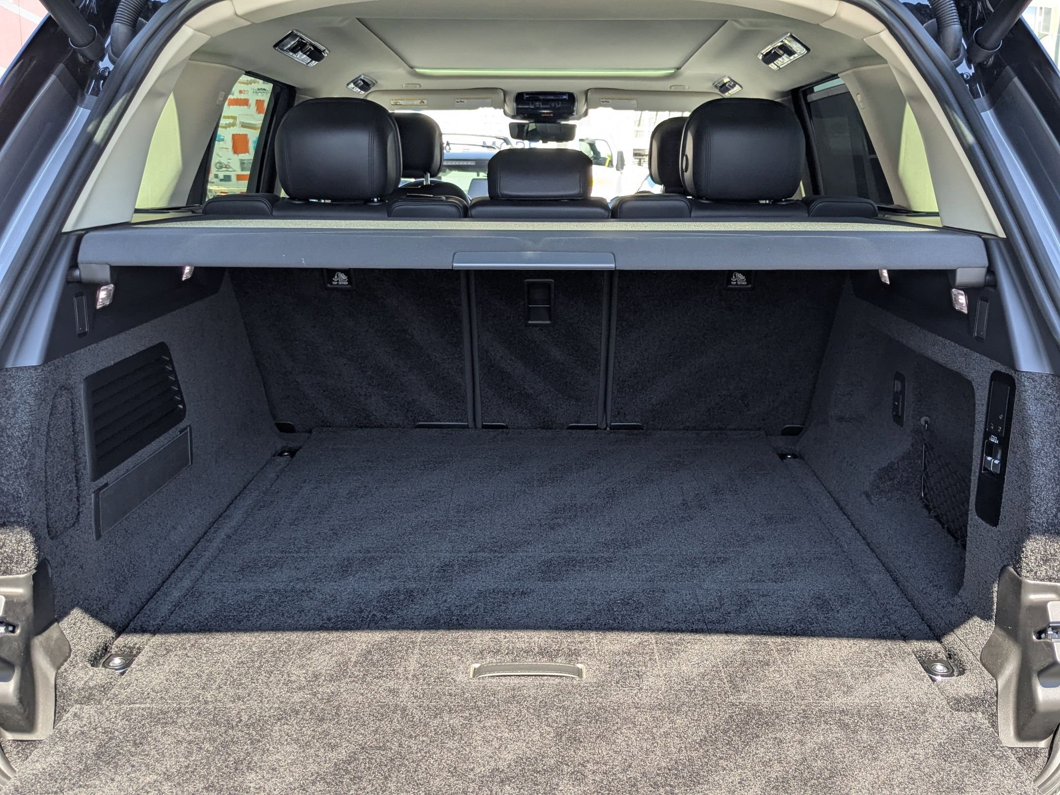 2023 Land Rover Range Rover SE photo 6