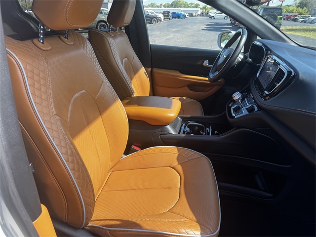 2021 Chrysler Pacifica Hybrid Pinnacle photo 14