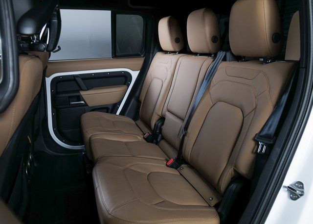 2026 Land Rover Defender 110 S photo 4
