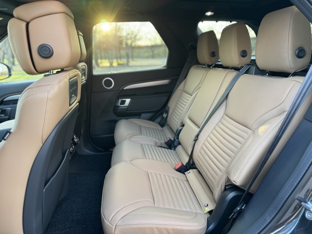 2024 Land Rover Discovery SE photo 11