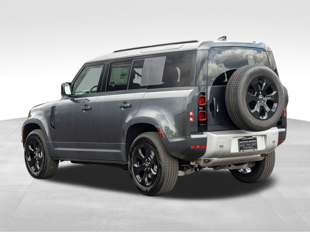 2025 Land Rover Defender 110 S photo 4