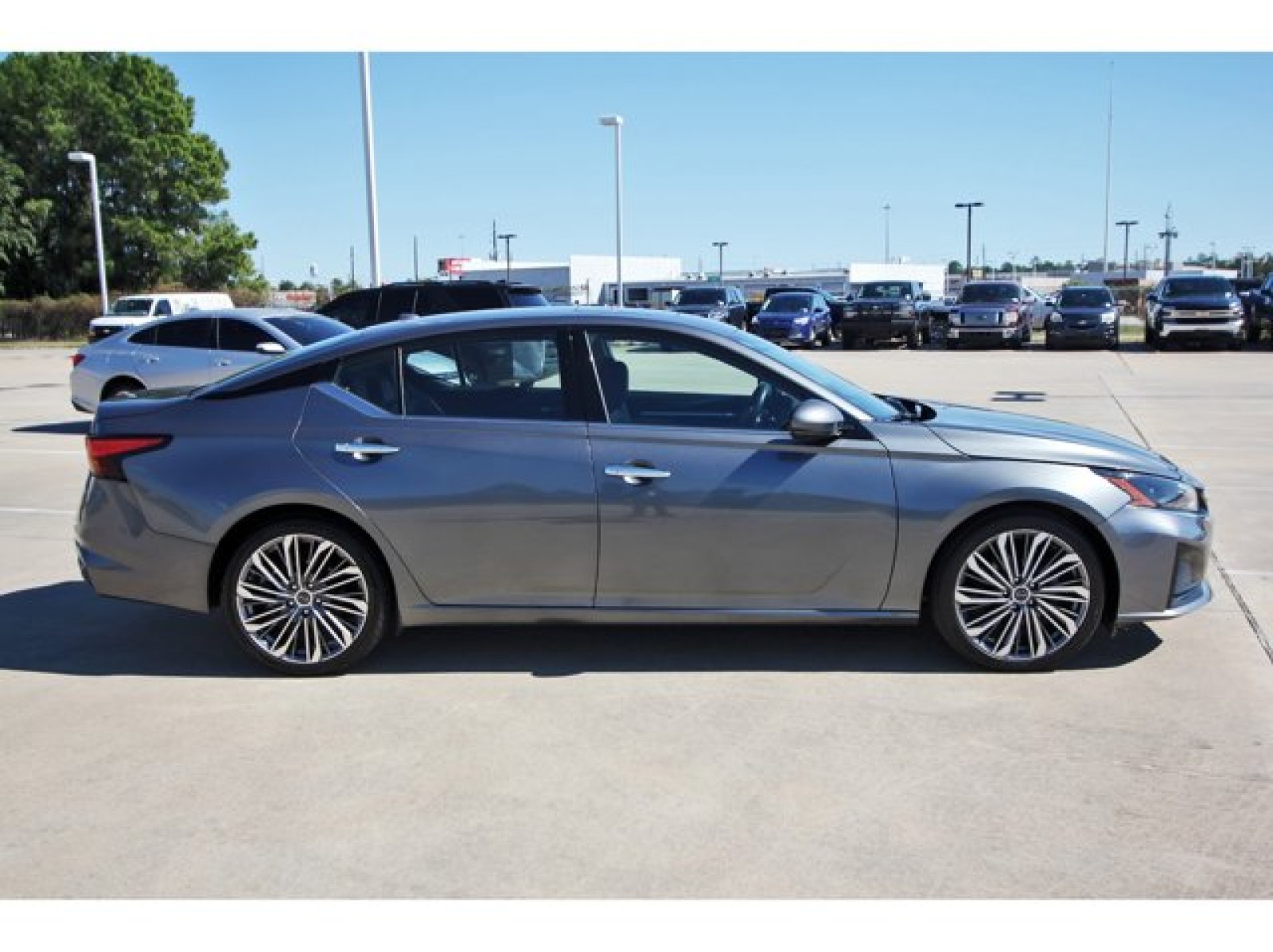 2023 Nissan Altima 2.5 SL  at Robbins Nissan