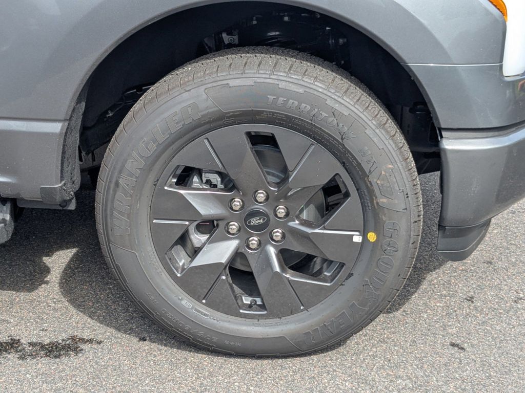 2025 Ford F-150 Lightning photo 10