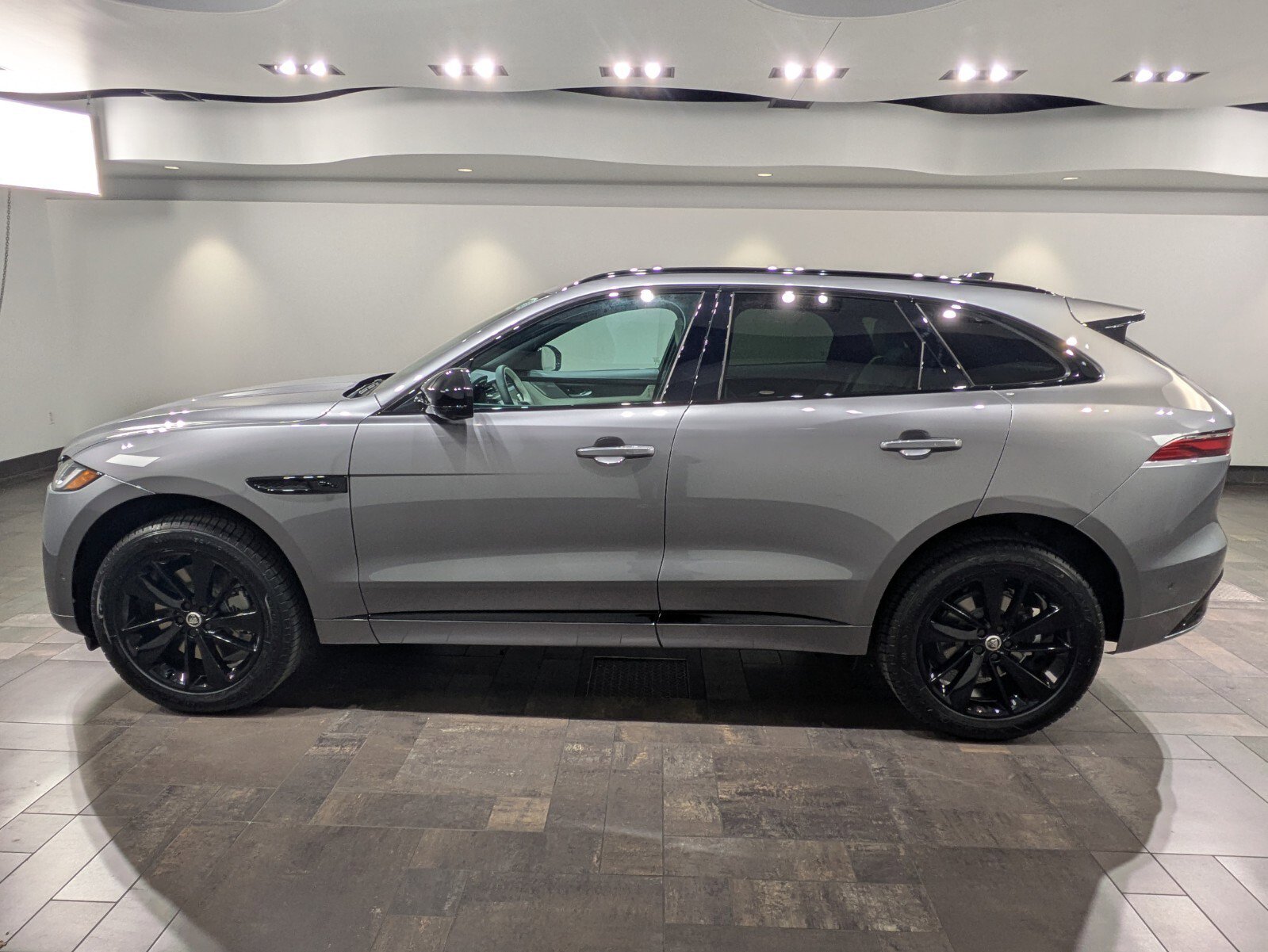 2026 Jaguar F-PACE P250 R-Dynamic S photo 2