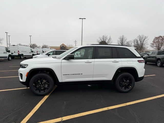 2025 Jeep Grand Cherokee Laredo Altitude photo 4
