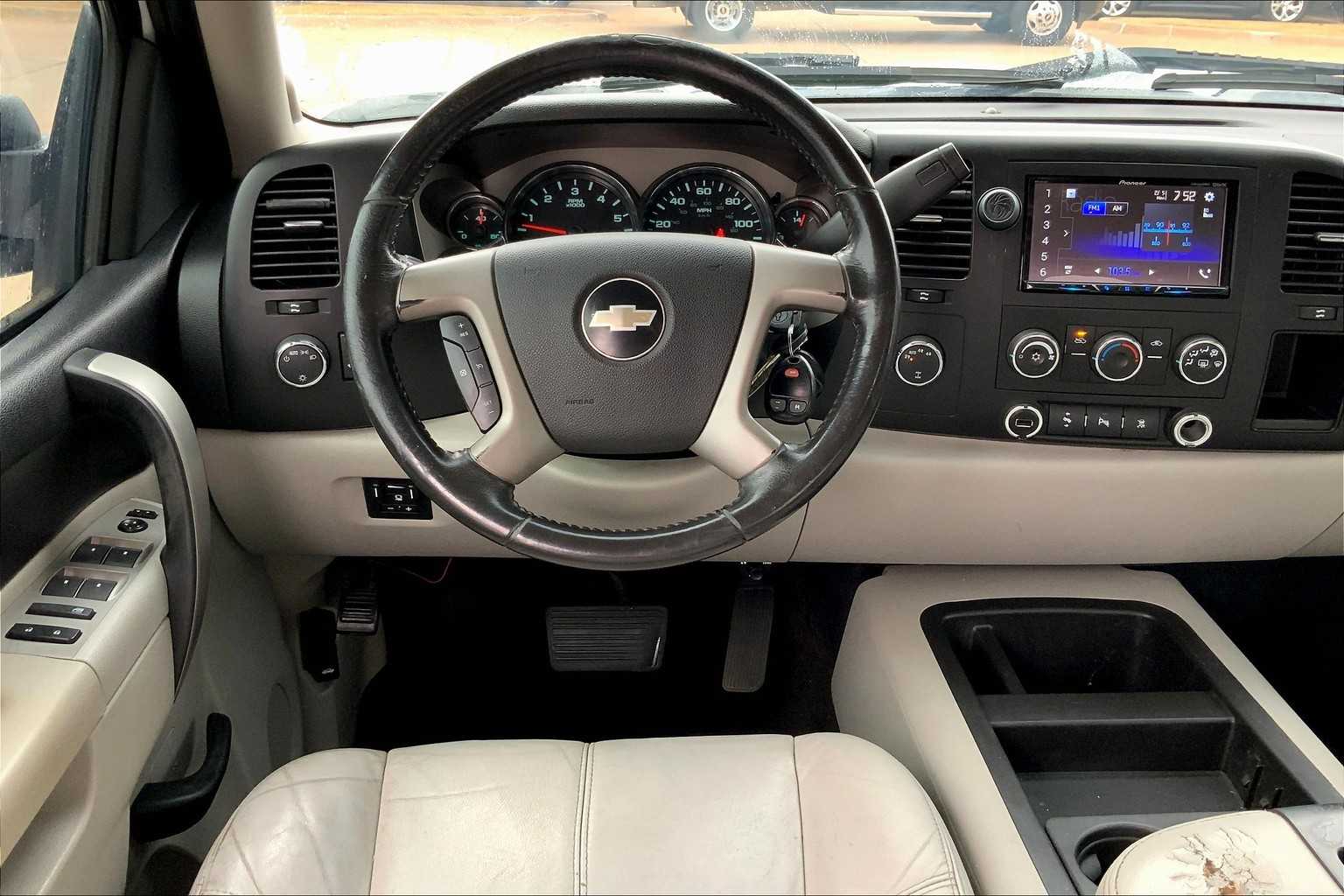 2010 Chevrolet Silverado 1500 LT photo 4