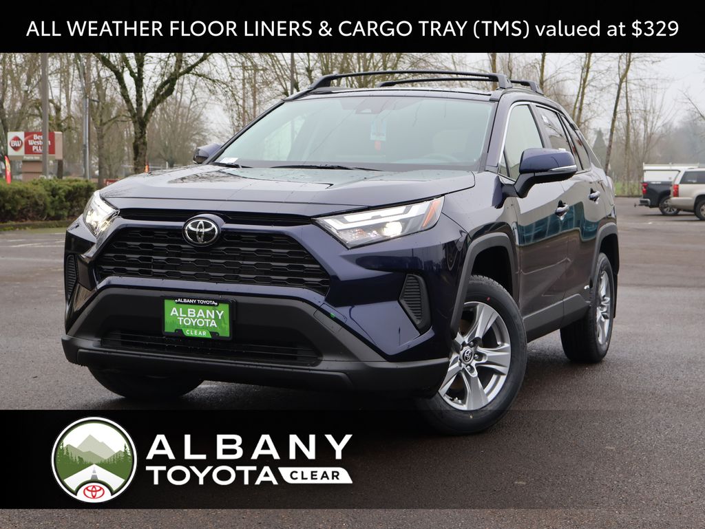 2025 Toyota RAV4 XLE's photo