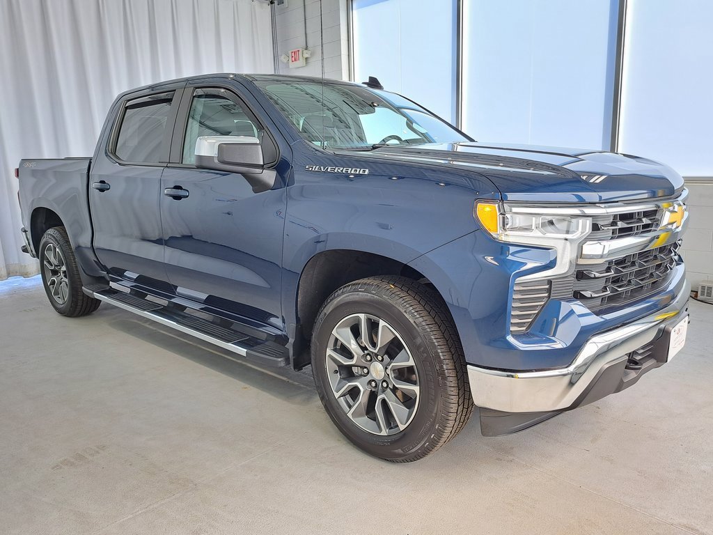 2023 Chevrolet Silverado 1500 LT photo 3