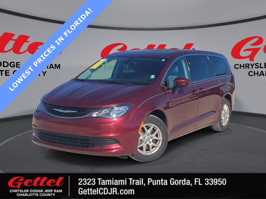 2017 Chrysler Pacifica LX's photo