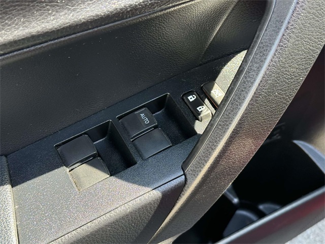 2014 Toyota Corolla Plus photo 25