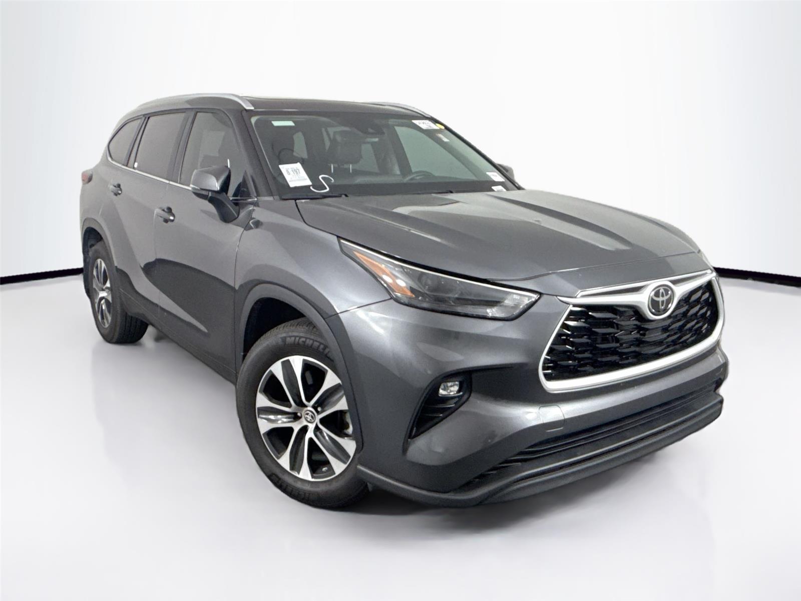 2023 Toyota Highlander XLE photo 4