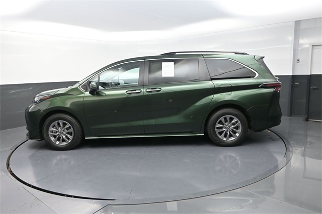 2024 Toyota Sienna XLE photo 4