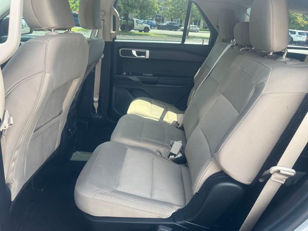 2023 Ford Explorer Base photo 21