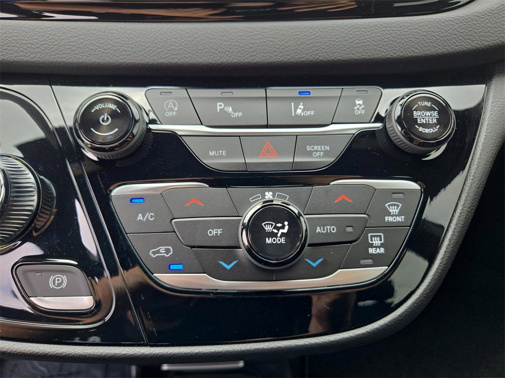 2026 Chrysler Voyager LX photo 18