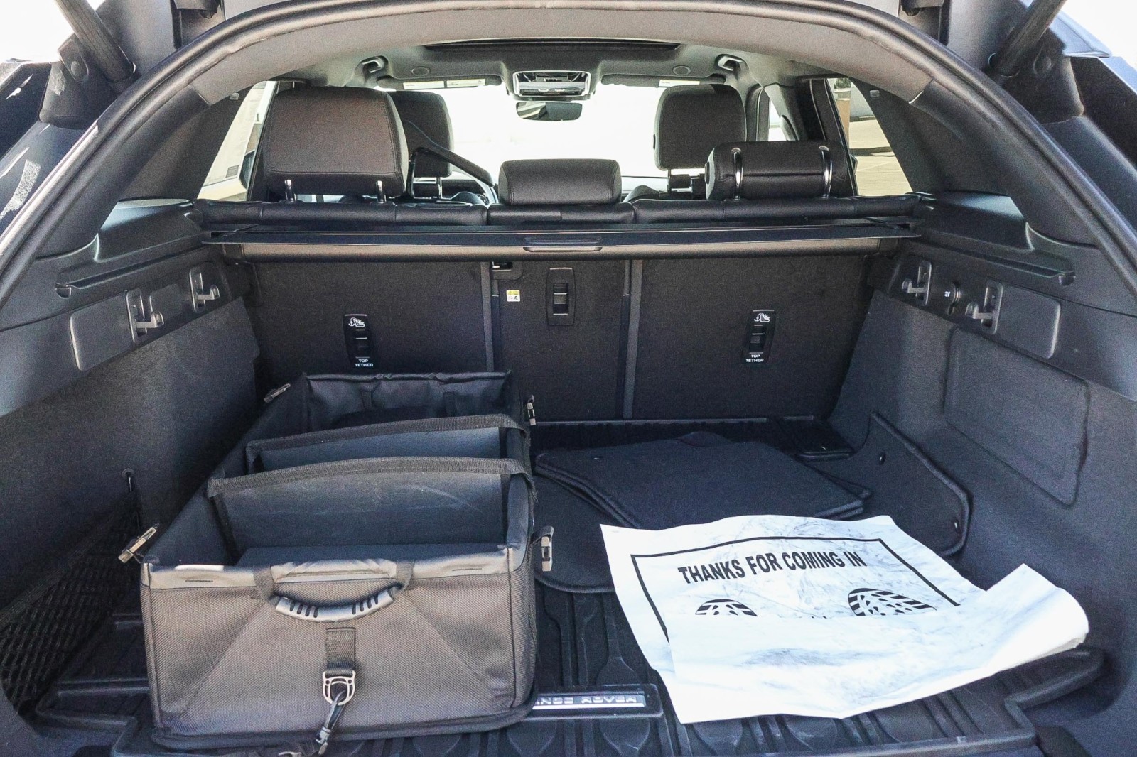 2026 Land Rover Range Rover Velar SE photo 17
